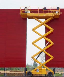 Inchiriere nacela foarfeca diesel 15 metri